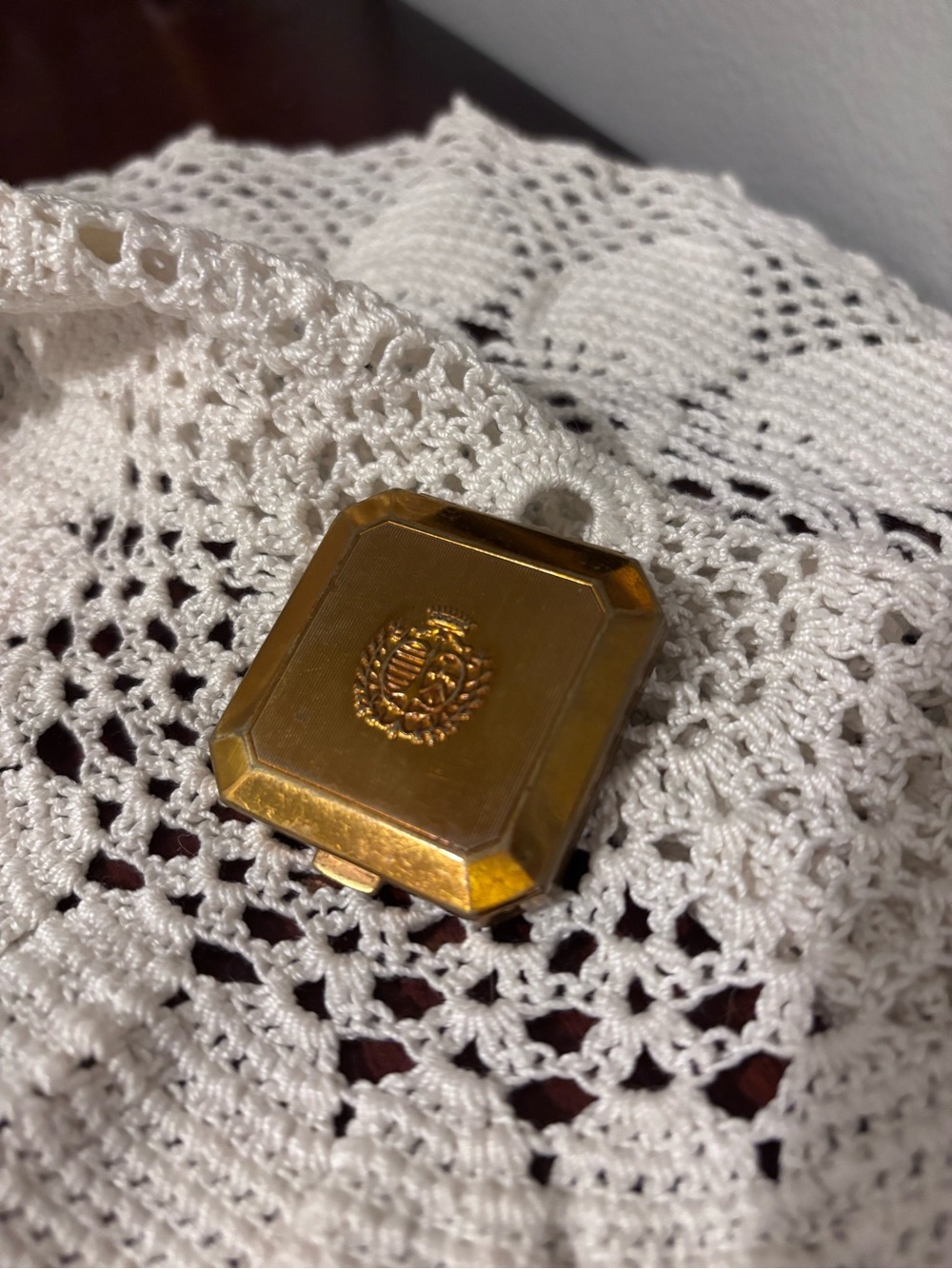 Richard Hudnut Blush Antique Gold Compact with Crest